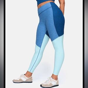 Outdoor Voices Size Small 7/8 Warmup Leggings in Navy Deep and Sea mist.